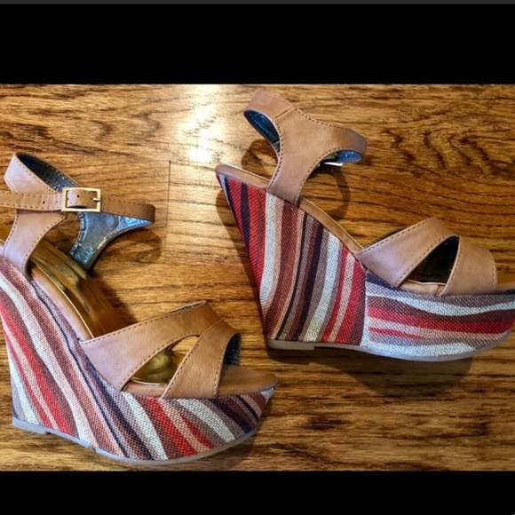 Refresh Shoes - Refresh brown size 7 wedges